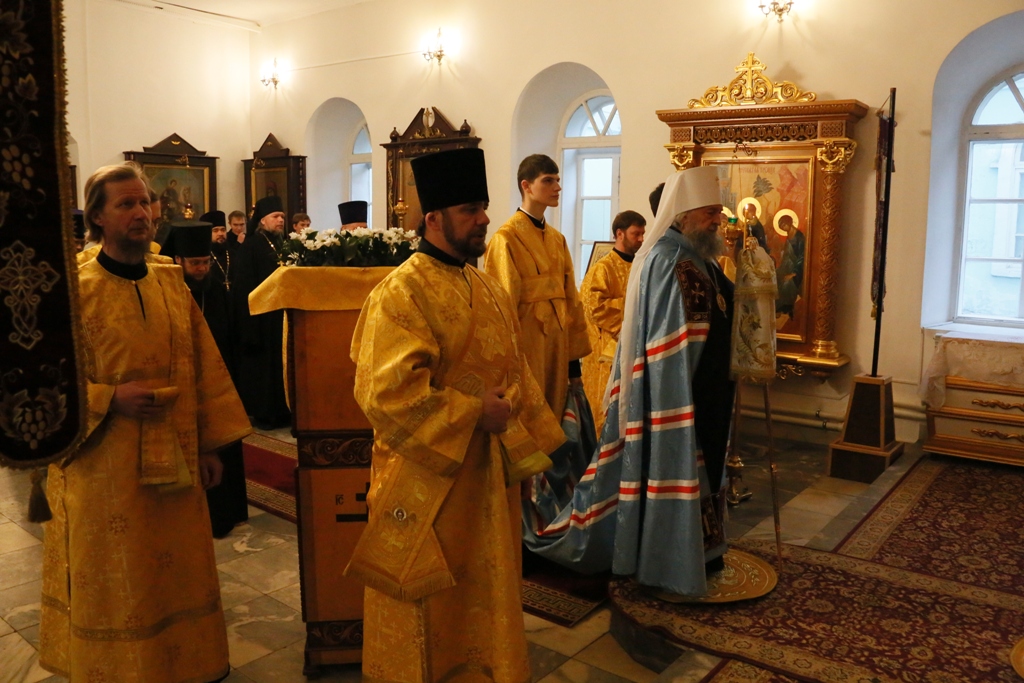 Митрополит Саранский и Мордовский Зиновий возглавил Божественную литургию при Саранской Духовной Се